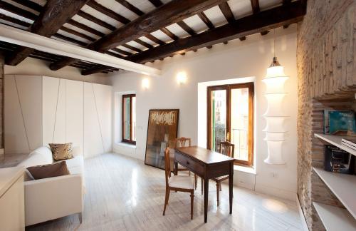 Вертикальные балки в интерьере. Балки из натуральных и искусственных материалов: виды и характеристики