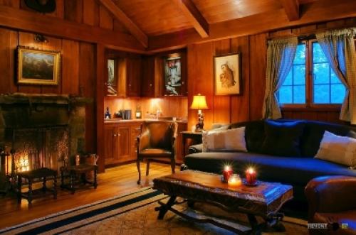 Светильники для деревянного потолка. Светильники в деревянный дом – точечные и накладные: назначение, характеристики и монтаж