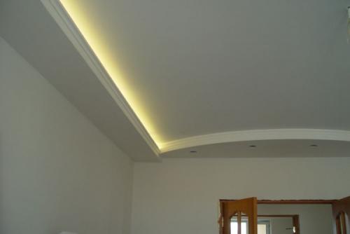 Чем отделать неровный потолок. Какими способами можно исправить низкий и кривой потолок