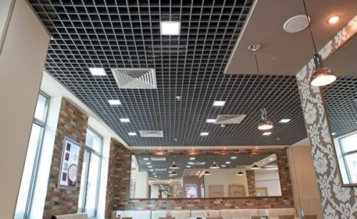 Какие потолки лучше сделать в частном доме. Отделка потолков в доме деревом 12