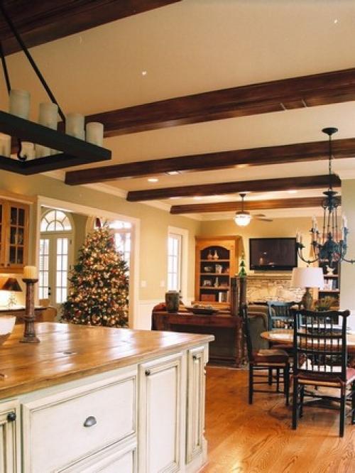 Белые балки на потолке. Для каких стилей подходят потолочные балки?