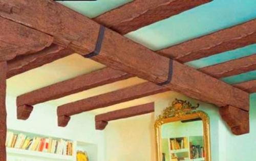Натяжной потолок с деревянными балками. Монтаж