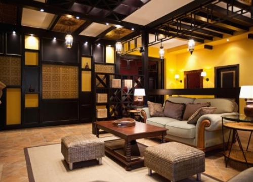 Натяжные потолки в частном доме с балками. Потолочные акценты и дизайнерские идеи