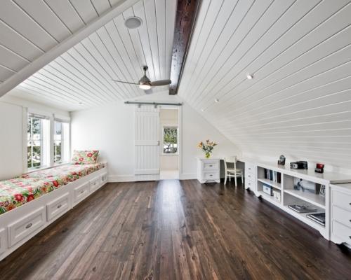 Потолок из дерева в интерьере квартиры. Варианты исполнения деревянного потолка