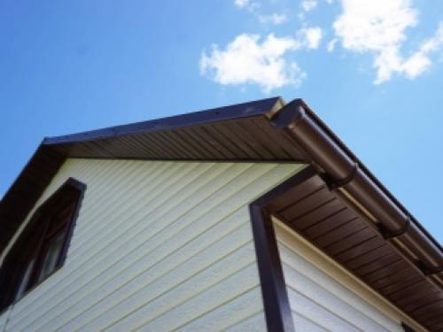 Чем обшить мансарду изнутри недорого. Дизайн мансарды и декоративная отделка 39