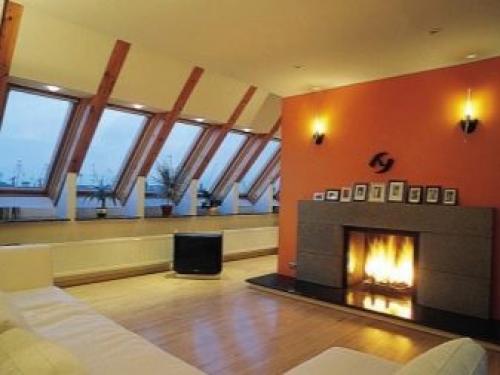 Чем обшить мансарду изнутри недорого. Дизайн мансарды и декоративная отделка 28