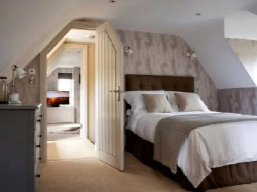 Чем обшить мансарду изнутри недорого. Дизайн мансарды и декоративная отделка 20