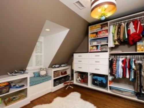 Чем обшить мансарду изнутри недорого. Дизайн мансарды и декоративная отделка 18