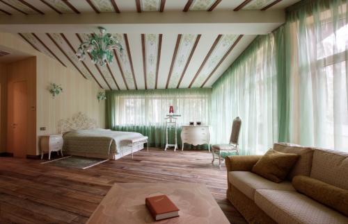 Чем обшить потолок в частном доме. Виды отделки