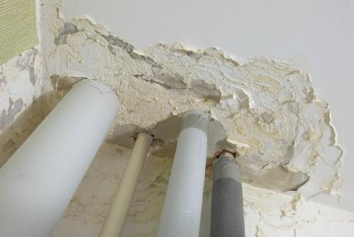 Косметический ремонт потолка в старом деревянном доме. Как починить просевший потолок из дранки в старом доме