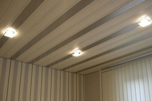 Чем обшить потолок в деревянном доме внутри. Что нужно учитывать при отделке? 14