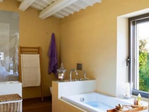 Как обработать балку на потолке. Как подтянуть балки потолка в частном доме самому? Провис потолок в доме? Не проблема! 17 Как обработать балку на потолке. Как подтянуть балки потолка в частном доме самому? Провис потолок в доме? Не проблема! 17