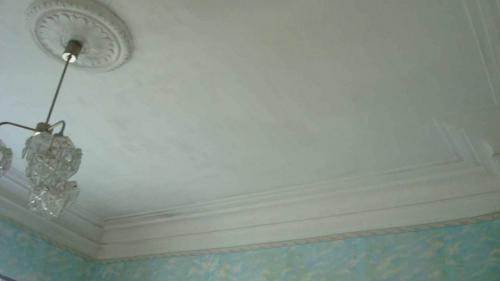 Косметический ремонт потолка в старом деревянном доме. Варианты ремонта деревянного потолка