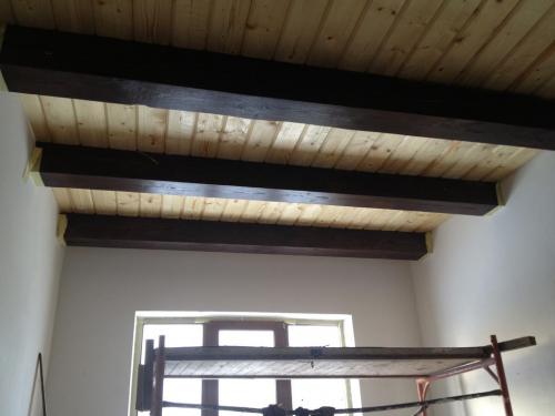Современные материалы для подшивки потолка. Подшивка потолка по деревянным балкам