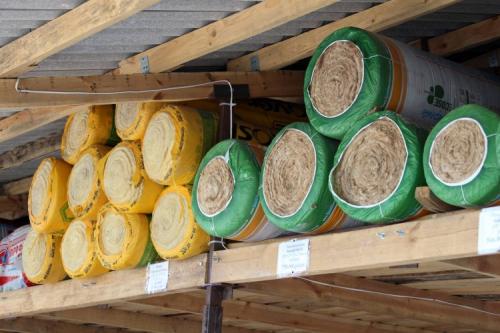 Какой утеплитель лучше для стен кирпичного дома. Чем и как утеплить фасад кирпичного загородного дома: полезные советы и рекомендации