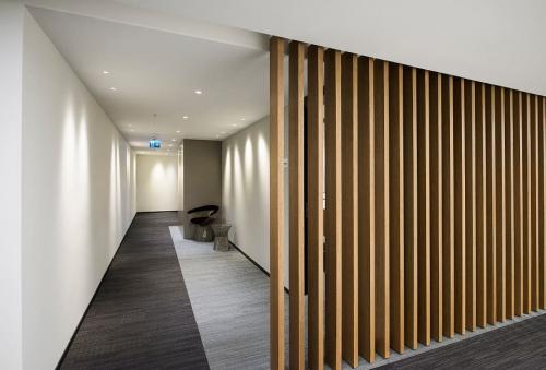 ЛЮБОЕ расстояние между рейками в реечных перегородках. Зонирование: зачем оно необходимо? 01 ЛЮБОЕ расстояние между рейками в реечных перегородках. Зонирование: зачем оно необходимо? 01