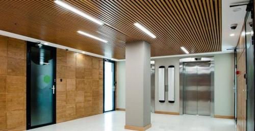 Инструкция по монтажу реечного потолка. Монтаж реечного потолка своими руками 01