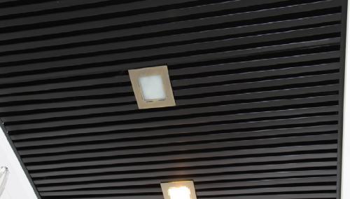 Инструкция по монтажу реечного потолка. Монтаж реечного потолка своими руками 03