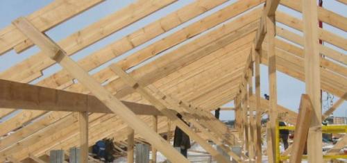 Усиление висячих стропил. Почему необходима ревизия и периодический контроль состояния стропильных конструкций