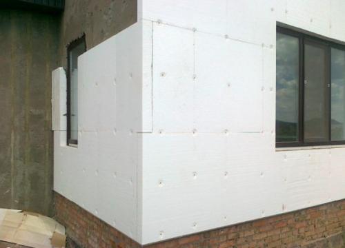 Утепление кирпичного дома пенопластом. Утепление стен снаружи пенопластом