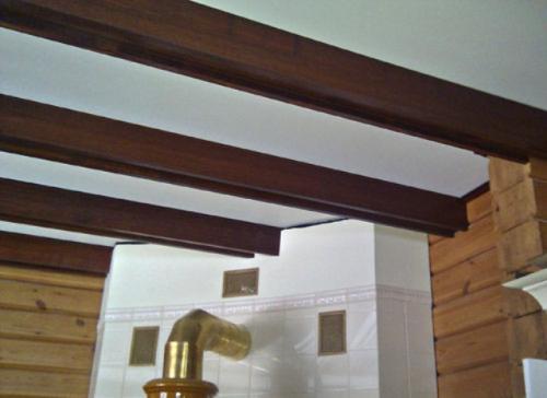 Как скрыть балки на потолке в старом доме. Потолочные балки —, как их спрятать?