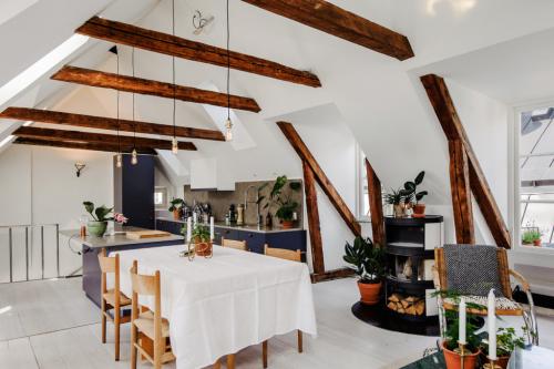 Деревянные балки в интерьере. Какие могут быть деревянные балки в интерьере?