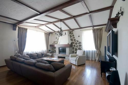 Декоративные балки в интерьере. Примеры использования балок в интерьере 03