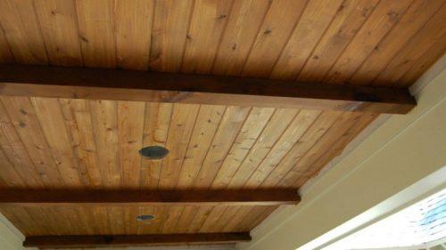 Чем обшить балки на потолке. Потолочные декоративные балки: из чего сделать и как обыграть в интерьере