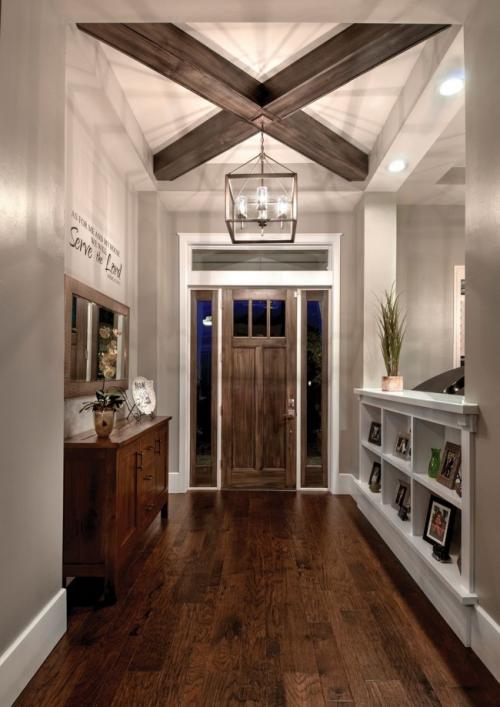 Чем покрасить деревянные балки на потолке. Дизайн с помощью потолочных балок