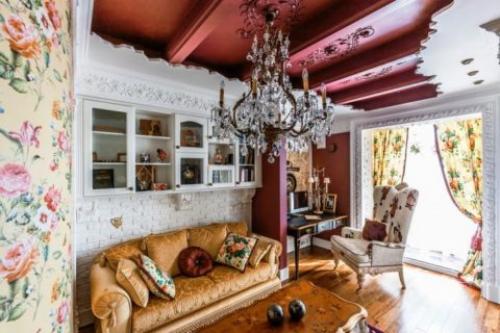 Потолок с балкой посередине. Разновидности потолочных балок по способу декора