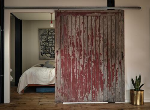 Балки деревянные в интерьере дома. Как красиво использовать деревянные балки в интерьере дома