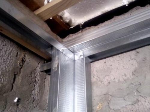 Как крепить профиль к кирпичной стене. Этап 2 – крепление направляющего профиля