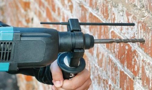 Как крепить профиль к кирпичной стене. Этап 2 – крепление направляющего профиля