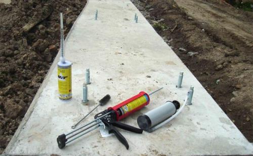 Как закрепить турник на кирпичной стене?