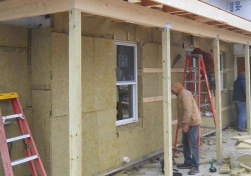 Утепление кирпичной стены минватой снаружи и изнутри. Как утеплить кирпичную стену изнутри самому? 21