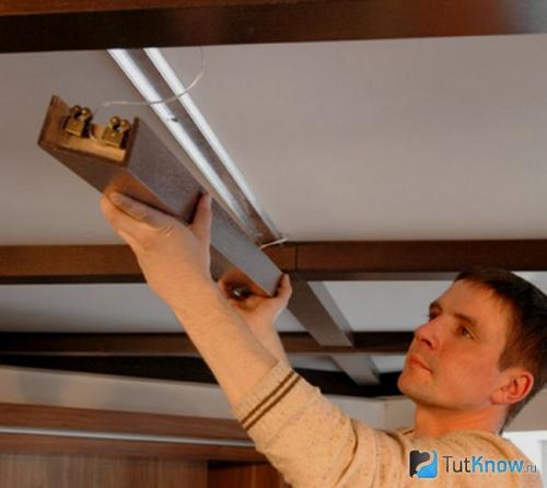 Потолочные фальш балки своими руками. Разновидности и достоинства 12 Потолочные фальш балки своими руками. Разновидности и достоинства 12