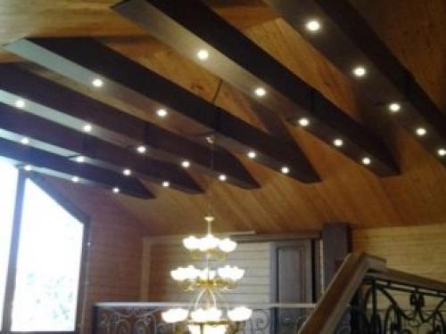 Декоративные балки на потолок в интерьере. Декоративные балки в интерьере — виды 06
