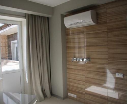 Деревянные бруски на стене. Способы оформления интерьера 06