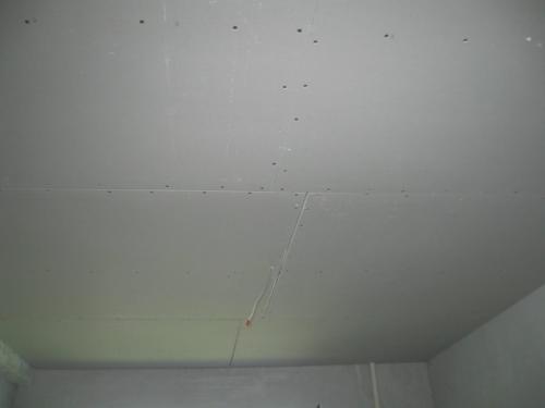 Одноуровневый потолок из гипсокартона своими руками. Особенности