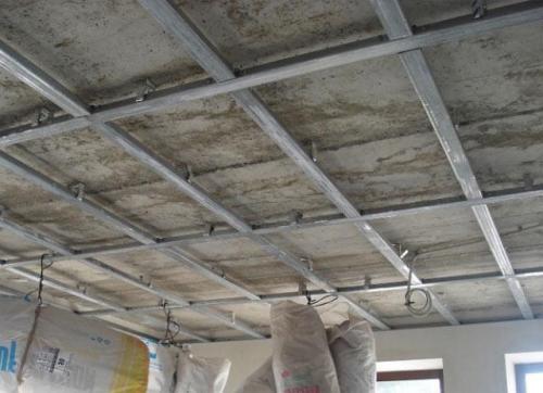 Одноуровневый потолок из гипсокартона своими руками. Особенности 02 Одноуровневый потолок из гипсокартона своими руками. Особенности 02