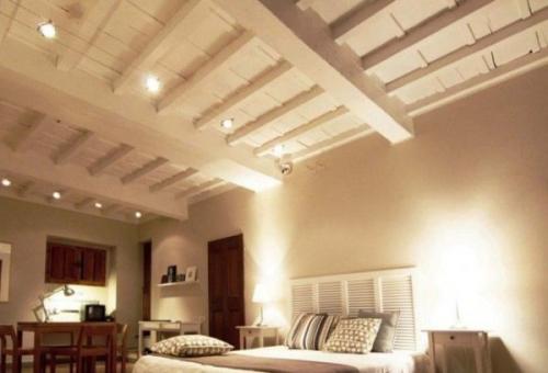 Монтаж декоративных полиуретановых балок. Декоративные балки из полиуретана: монтаж на потолок