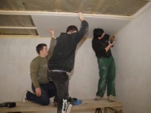 Потолок из гипсокартона без мороки. Потолок из ГКЛ: плюсы и минусы 02