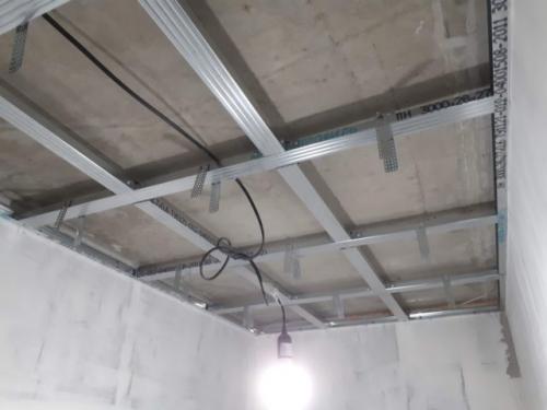 Как крепить гипсокартон к бетонному потолку без профиля. Сборка каркаса