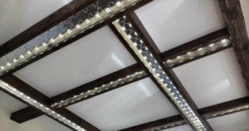 Декоративные балки на стену. Потолочные фальш-балки: декор и особенности установки