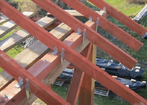 Установка стропил без конькового прогона. Главные соединительные узлы