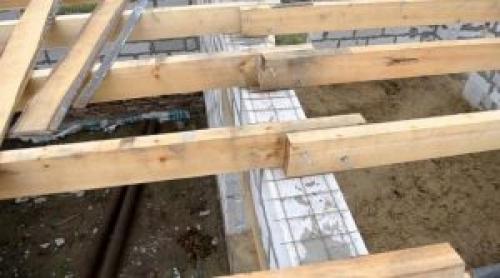 Крепление деревянных балок к стене из газобетона. Межэтажное перекрытие 10 Крепление деревянных балок к стене из газобетона. Межэтажное перекрытие 10
