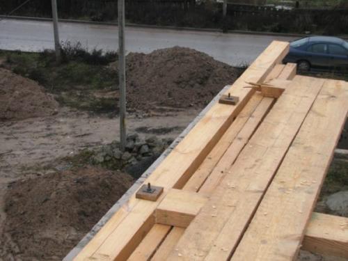 Как установить стропила на брус. Установка висячих стропил