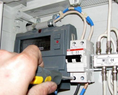 Установка автомата на дин рейку. Как правильно подключить устройство