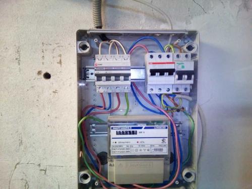 На что крепить дин рейку. DIN рейка – для чего применяется устройство и особенности монтажа модульного оборудования (105 фото). 5 лучших вариантов для щитка!