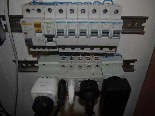 На что крепить дин рейку. DIN рейка – для чего применяется устройство и особенности монтажа модульного оборудования (105 фото). 5 лучших вариантов для щитка!